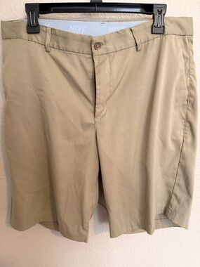 Nike Men’s Khaki Flat-Front Golf Shorts